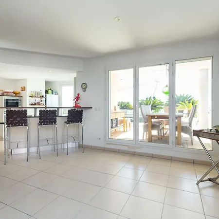 Apartment Superb Penthouse In Centre Of Stunning Views Air-conditioning Internet Near The Palais 532