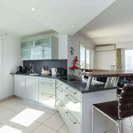Apartment Superb Penthouse In Centre Of Stunning Views Air-conditioning Internet Near The Palais 532