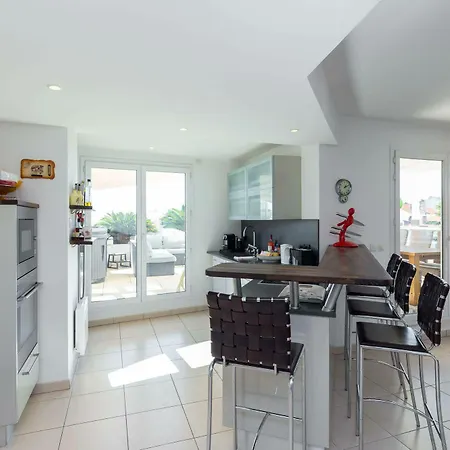 Superb Penthouse In Centre Of Stunning Views Air-conditioning Internet Near The Palais 532 Apartment *